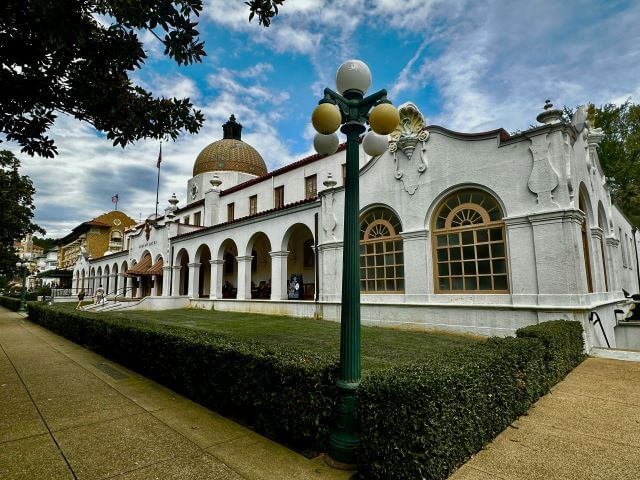 A beautiful historic building with a gold dome