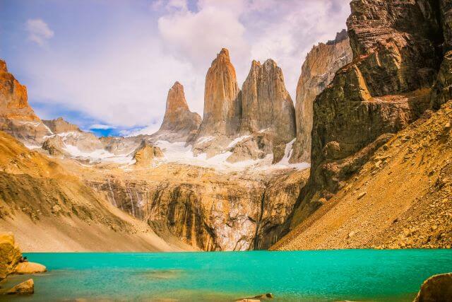 Granite peaks in front of turquoise lake